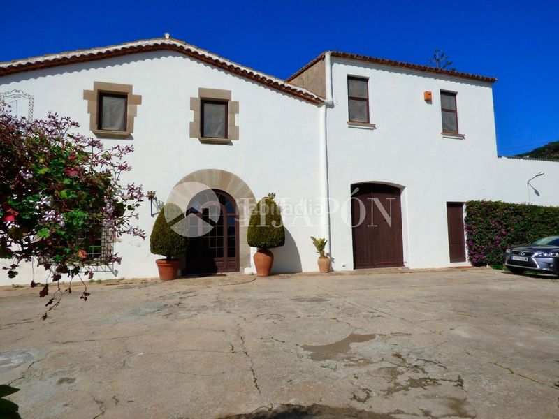 Foto 02286260-6530-4cd5-aba4-5591f9787f63. Masia amb calefacció aparcament piscina a Cabrera de Mar