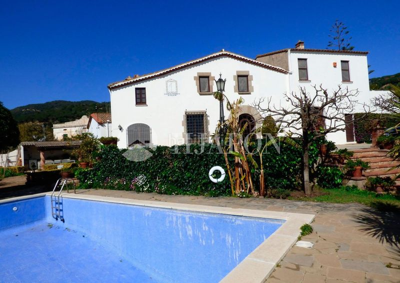 Foto 2ab8b3f7-4de4-4061-b320-fa744785d942. Masia amb calefacció aparcament piscina a Cabrera de Mar