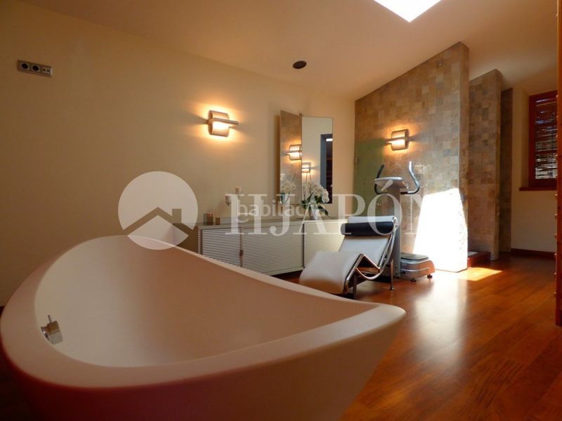 Foto f6682f87-9b05-4745-8d05-3d13adf7e27b. Casa amb calefacció aparcament a Teià