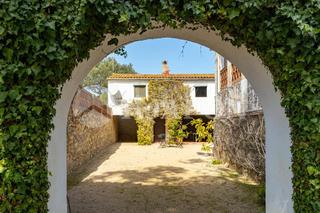 Masia a Arenys de Munt. Casa de campo en entorno privilegiado y vistas al mar.