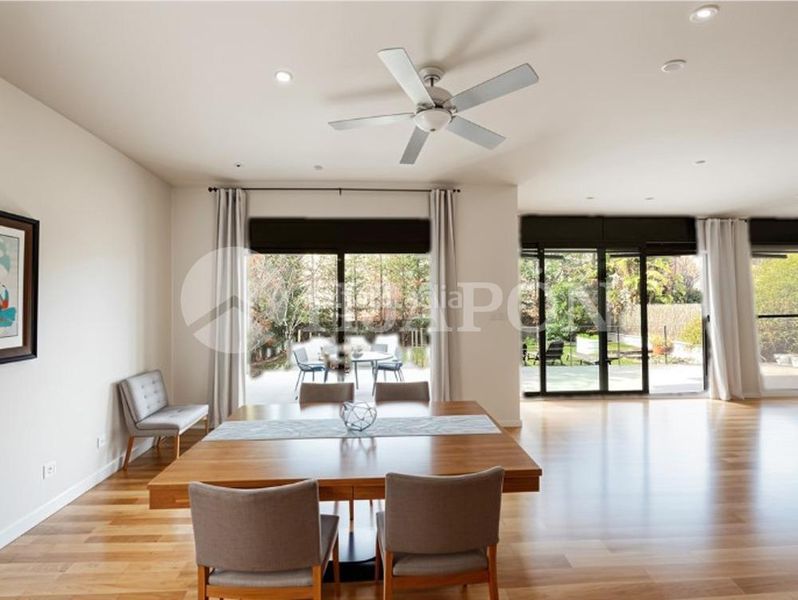Foto b06b0c58-e99d-4190-8e89-2cf04ab51ba3. Casa amb calefacció a Alella