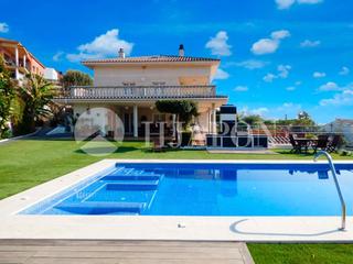 Maison à Alella. Rodeada de naturaleza y maravillosas vistas al mar.