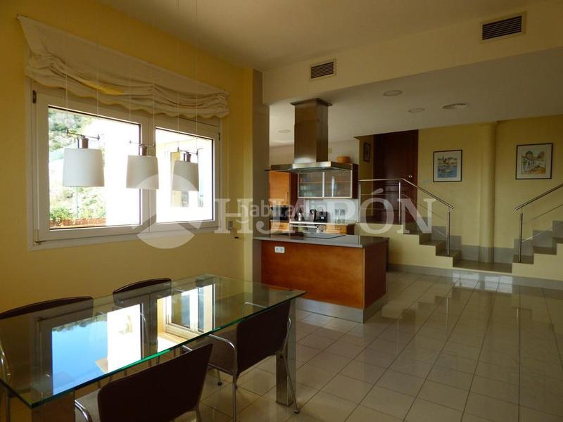 Foto 23cbde18-3fc7-486b-9f00-091376e62896. Casa vistas panorámicas al mar y barcelona en Mas Ram Badalona