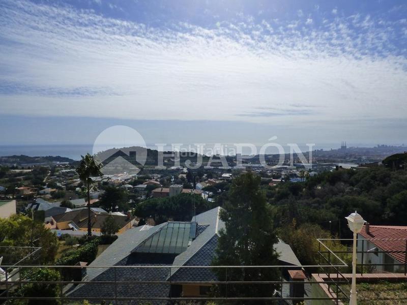 Foto 39d4d5ec-23e0-4770-9ab4-10c2de0ee9fc. Casa vistas panorámicas al mar y barcelona en Mas Ram Badalona