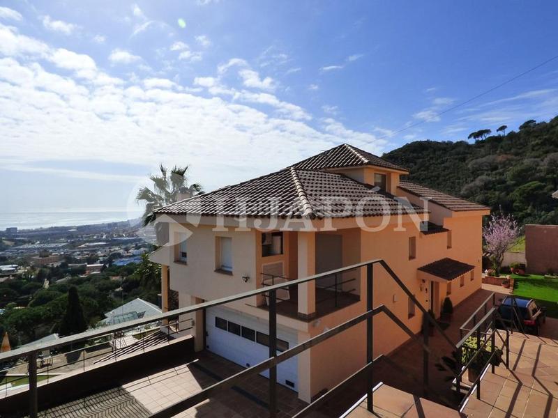 Foto 4c201ef6-7a8e-420c-8a91-bca8cec3236f. Casa vistas panorámicas al mar y barcelona en Mas Ram Badalona