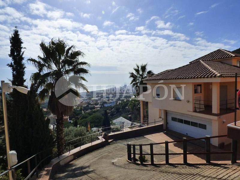 Foto 69ec2bbb-182e-4b67-9522-25753210a2fd. Casa vistas panorámicas al mar y barcelona en Mas Ram Badalona