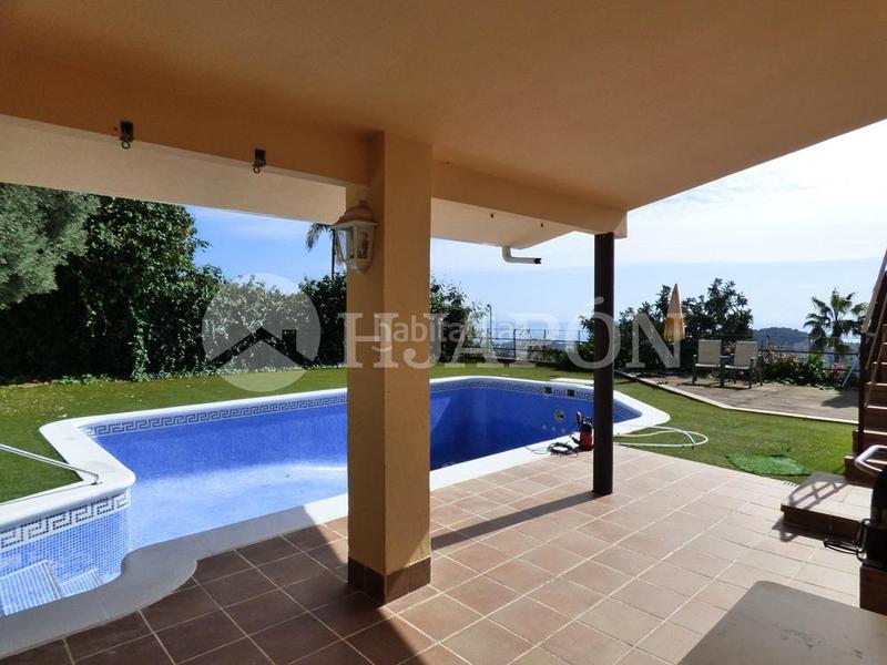 Foto 95798ba5-e9bc-4e8a-b9b1-e160dd12e71d. Casa vistas panorámicas al mar y barcelona en Mas Ram Badalona