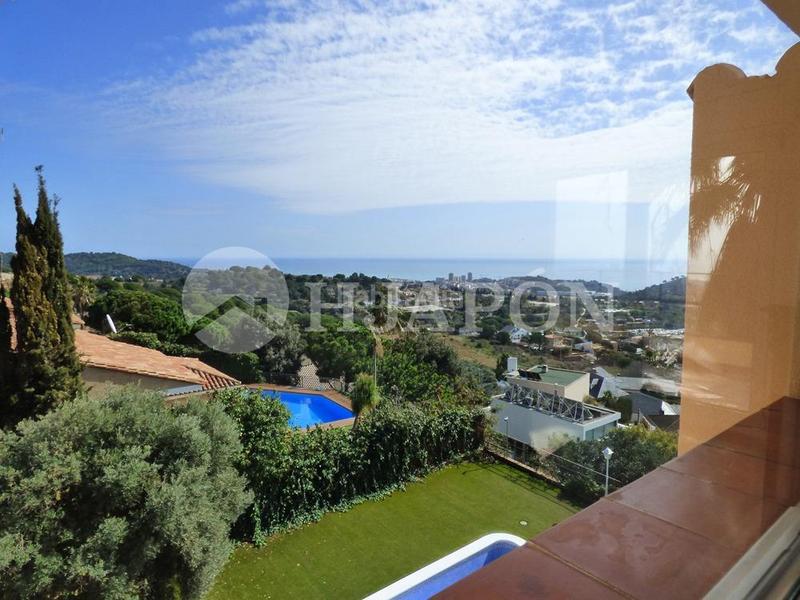 Foto 9a407d75-7b7f-4e4b-99f1-2954bfc454f5. Casa vistas panorámicas al mar y barcelona en Mas Ram Badalona
