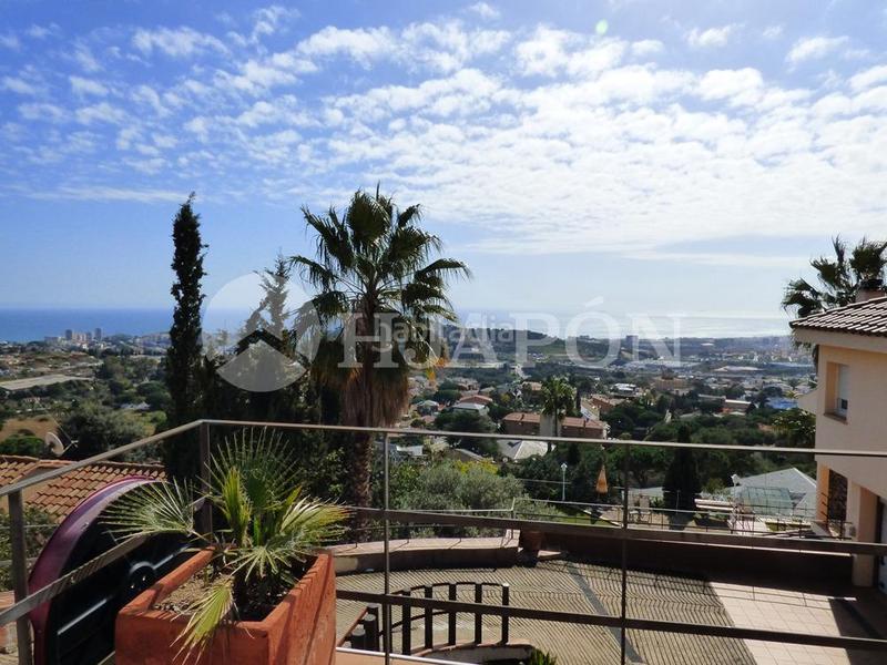 Foto bda3afb8-4f19-469b-b5ef-804fcfda34f8. Casa vistas panorámicas al mar y barcelona en Mas Ram Badalona