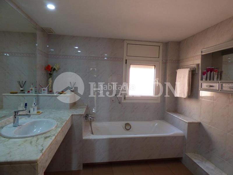 Foto bdbc7bb2-6280-4c84-a057-f9baeb07a1ee. Casa vistas panorámicas al mar y barcelona en Mas Ram Badalona