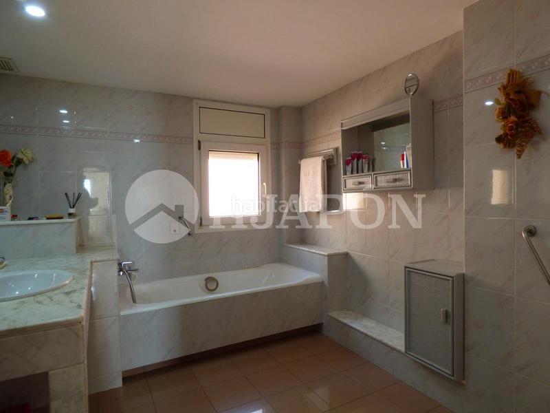 Foto cc6fb680-2873-4536-9f90-cb8e7902c342. Casa vistas panorámicas al mar y barcelona en Mas Ram Badalona