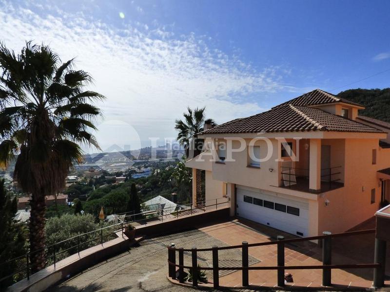 Foto d30bf458-34ae-45ec-976a-646ec8bea5d4. Casa vistas panorámicas al mar y barcelona en Mas Ram Badalona