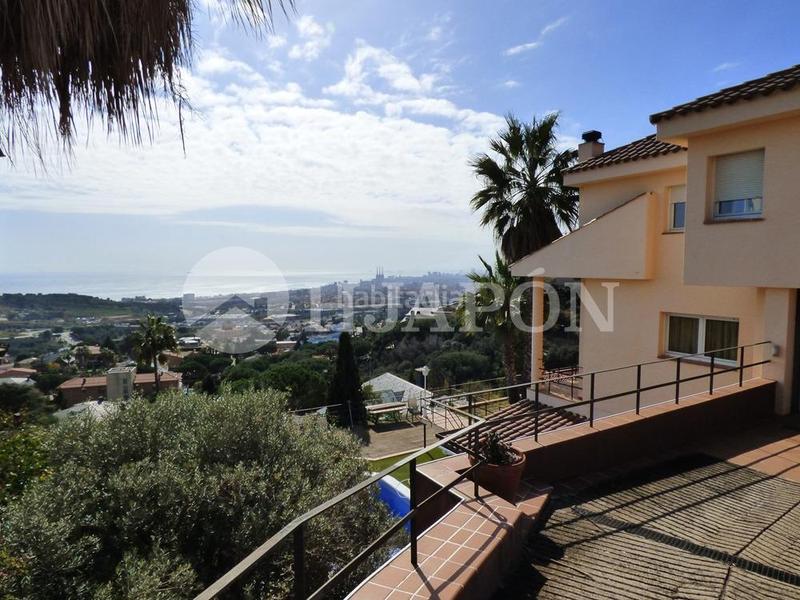 Foto f548e84d-9219-4b16-819c-f5b41f532a97. Casa vistas panorámicas al mar y barcelona en Mas Ram Badalona