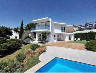 Casa en Alella. Casa única en alella con vistas increíbles al mar