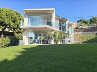 Casa en Alella. Casa única en alella con vistas increíbles al mar