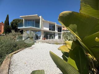 Haus in Alella. Casa única en alella con vistas increíbles al mar