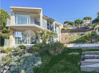Casa en Alella. Casa única en alella con vistas increíbles al mar