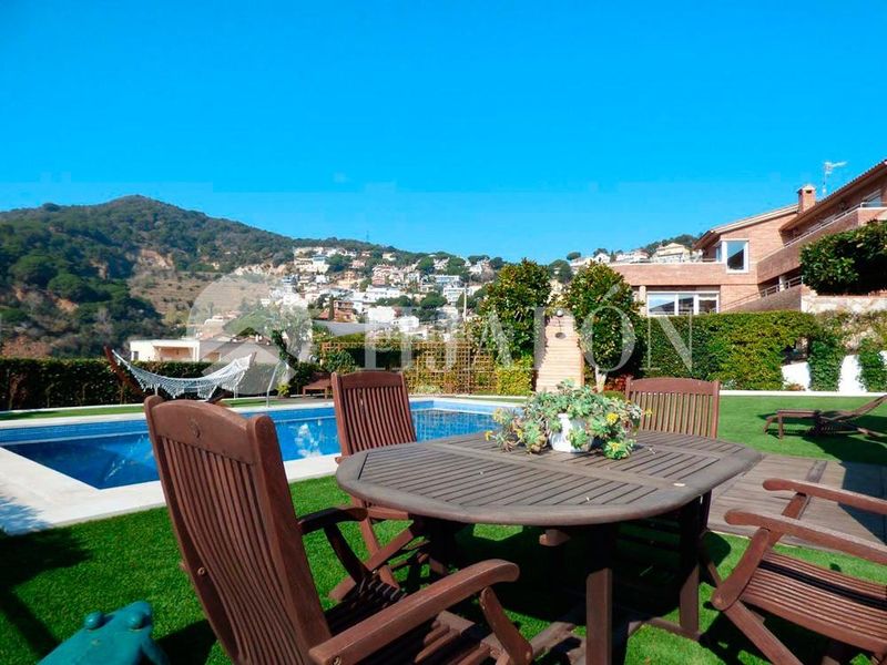 Foto 38899556-98f7-4046-8522-61ca42757d18. Casa amb calefacció aparcament piscina a Alella