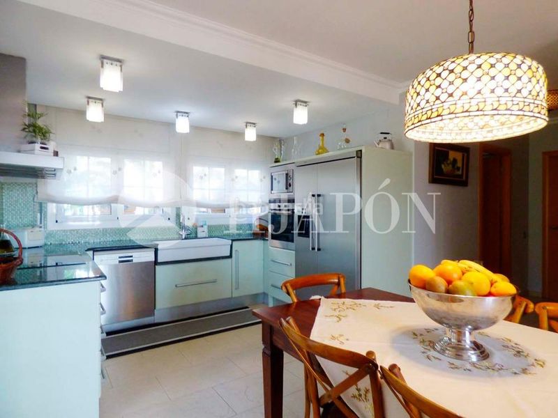 Foto 536af677-6256-4076-a287-a6334c761f73. Casa amb calefacció aparcament piscina a Alella