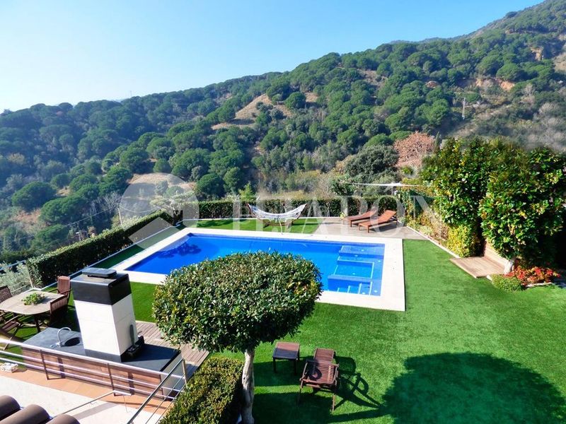 Foto 7c707477-5445-4821-9845-c204254b362d. Casa amb calefacció aparcament piscina a Alella