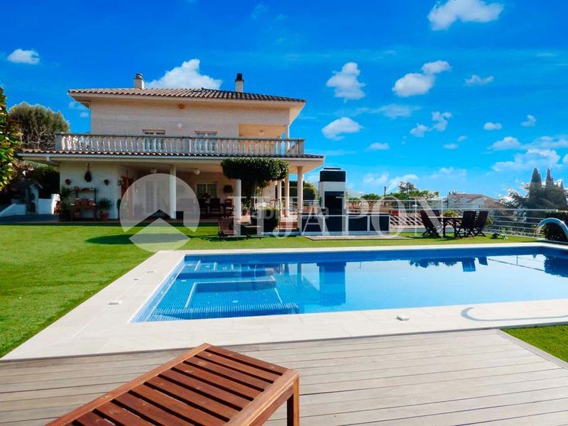 Foto dede2eb1-b124-4430-aba6-45ede6474431. Casa amb calefacció aparcament piscina a Alella