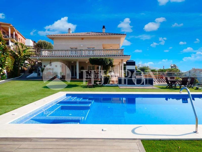 Foto ebba13bc-336c-4a54-8560-eaad850ad420. Casa amb calefacció aparcament piscina a Alella