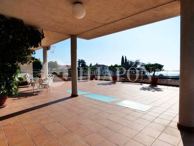Foto fd17bb71-e31f-409a-991e-93184661ce6c. Casa amb calefacció aparcament piscina a Alella