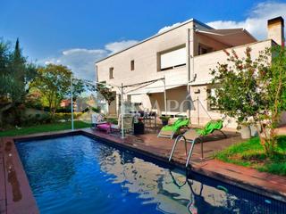 Maison jumelée à Vallromanes. Exclusiva casa con jardín y piscina junto al golf de vallromanes