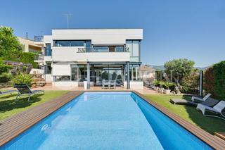 Casa a Alella. Diseño, privacidad y vistas en el corazón del maresme