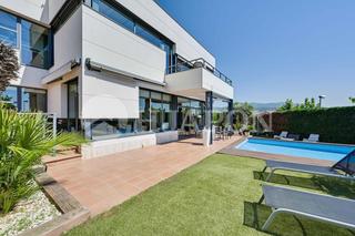 Casa in Alella. Diseño, privacidad y vistas en el corazón del maresme