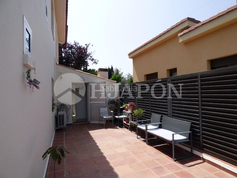 Foto 16dd0da6-47c8-4a3b-90fe-405de267214f. Casa amb aparcament piscina a Alella