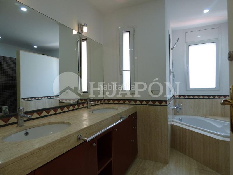 Foto 3e98fcbb-b8f8-4a43-8e0d-d13a512cb140. Casa amb aparcament piscina a Alella