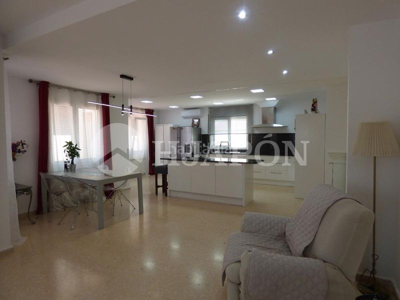Foto 4a921d78-8141-4a1d-b87d-0e29f20ef462. Casa amb aparcament piscina a Alella
