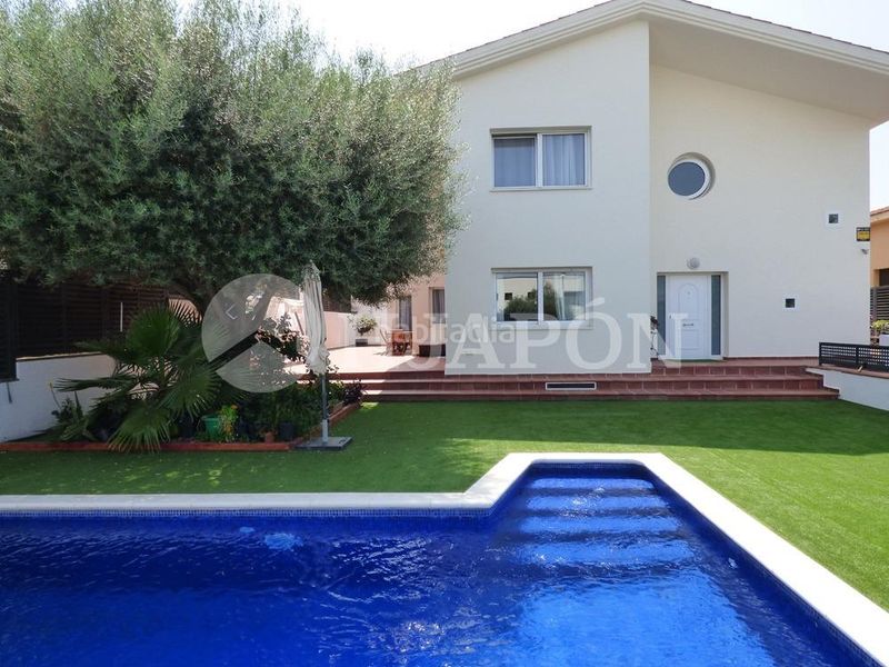 Foto 75eb20cb-733a-4a1d-b4d2-cd30214a8008. Casa amb aparcament piscina a Alella