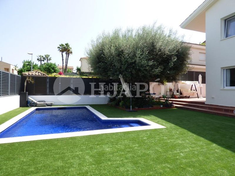 Foto ca02bdf3-4159-4370-9d43-d63d3013019c. Casa amb aparcament piscina a Alella