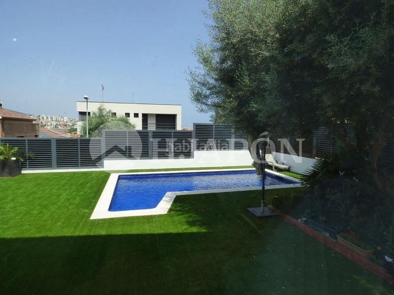 Foto fd4dc385-e8f6-4d80-abaf-4b57042e9aa2. Casa amb aparcament piscina a Alella