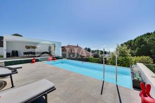 Casa a Alella. Propiedad de estilo mediterráneo  lista para entrar a vivir en a