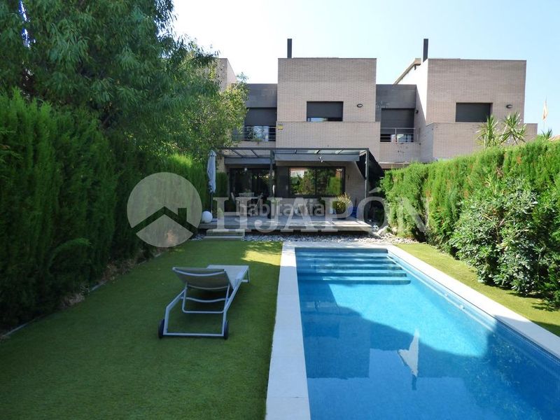 Foto 11d331e6-8c89-4baf-9939-5b357a669485. Reihenhaus mit heizung parking pool in Sector Est Premià de Mar