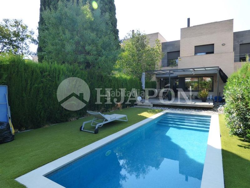 Foto 490f3695-288b-4011-bf76-ebc85672543e. Reihenhaus mit heizung parking pool in Sector Est Premià de Mar