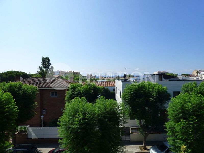 Foto b62fbc9f-1629-4e27-918a-efc75ad61dbd. Reihenhaus mit heizung parking pool in Sector Est Premià de Mar