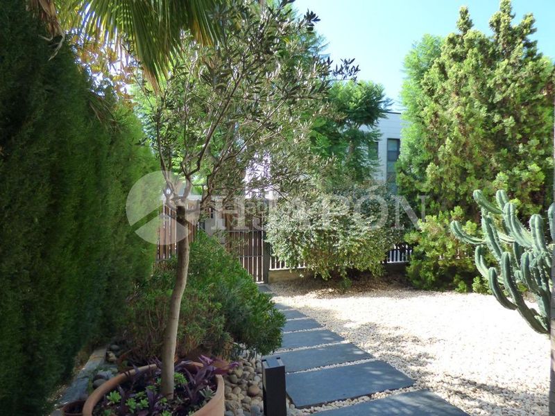Foto f80700ca-b376-4f96-b2b5-bc3d7e3cbb25. Reihenhaus mit heizung parking pool in Sector Est Premià de Mar