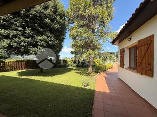 Casa a Vallromanes. Casa con jardin y piscina rodeada de naturaleza muy cerca de bar