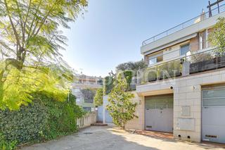 Lloguer Casa adossada a Teià. Propiedad en el centro del pueblo con vistas al mar
