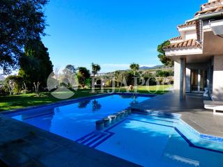 Haus in Alella. Propiedad con piscina ubicada cerca de la playa