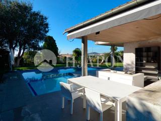 Casa a Alella. Propiedad con piscina cerca de la playa