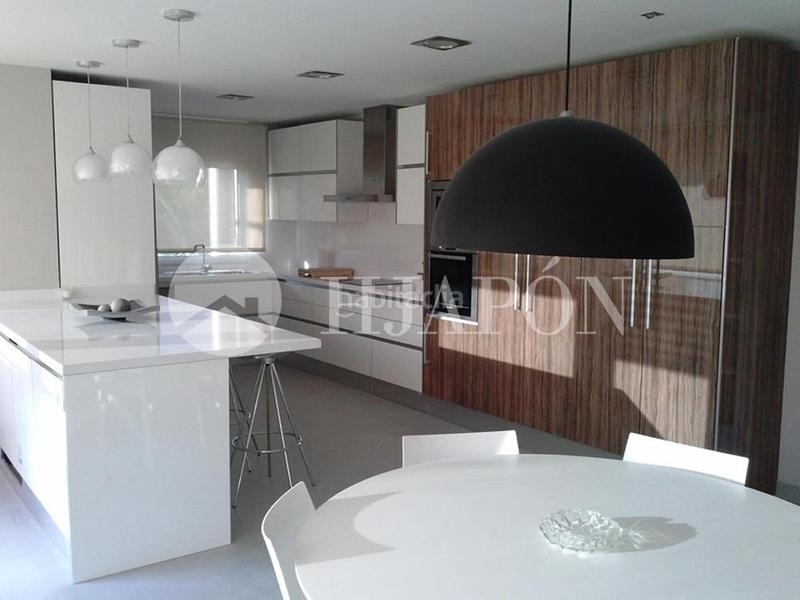 Foto 17bca240-4e42-43e8-983d-f012fb1bab15. Casa amb calefacció aparcament piscina a Alella