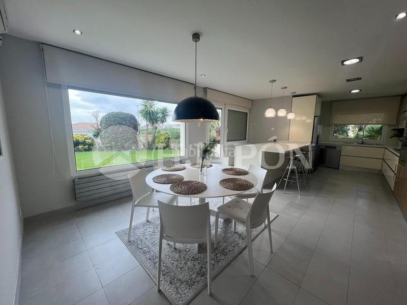 Foto 1f36fc05-e09f-43c7-9d43-536ac1d76a28. Casa amb calefacció aparcament piscina a Alella