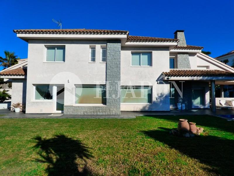 Foto 418b3320-20df-4d77-8a3c-f9733f8bf73c. Casa amb calefacció aparcament piscina a Alella