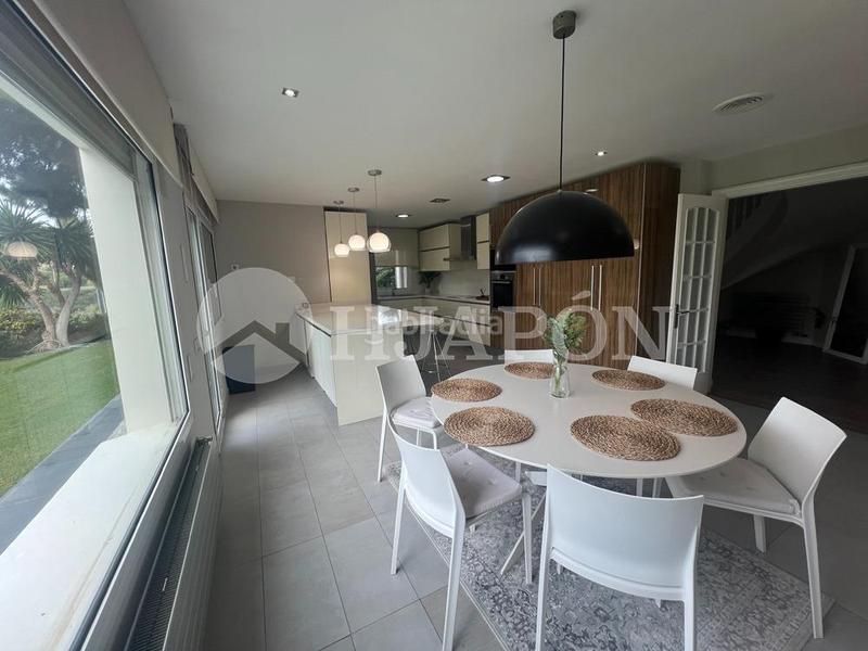 Foto 5185829b-e92d-48c4-9890-03b4d8e42d45. Casa amb calefacció aparcament piscina a Alella