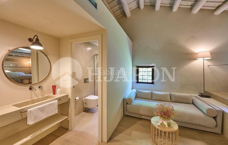 Foto b8a5c6c6-ca3e-492a-8d72-ee43fe3c8f95. Casa amb aparcament piscina a Alella
